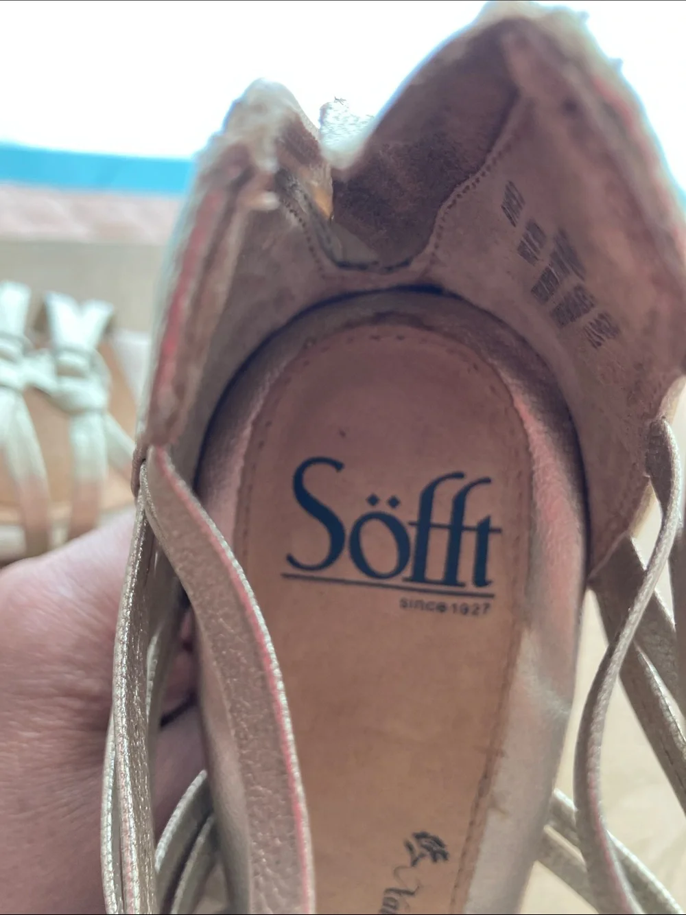 Sofft size 9 Metallic Strappy Gladiator Sandals - Gold